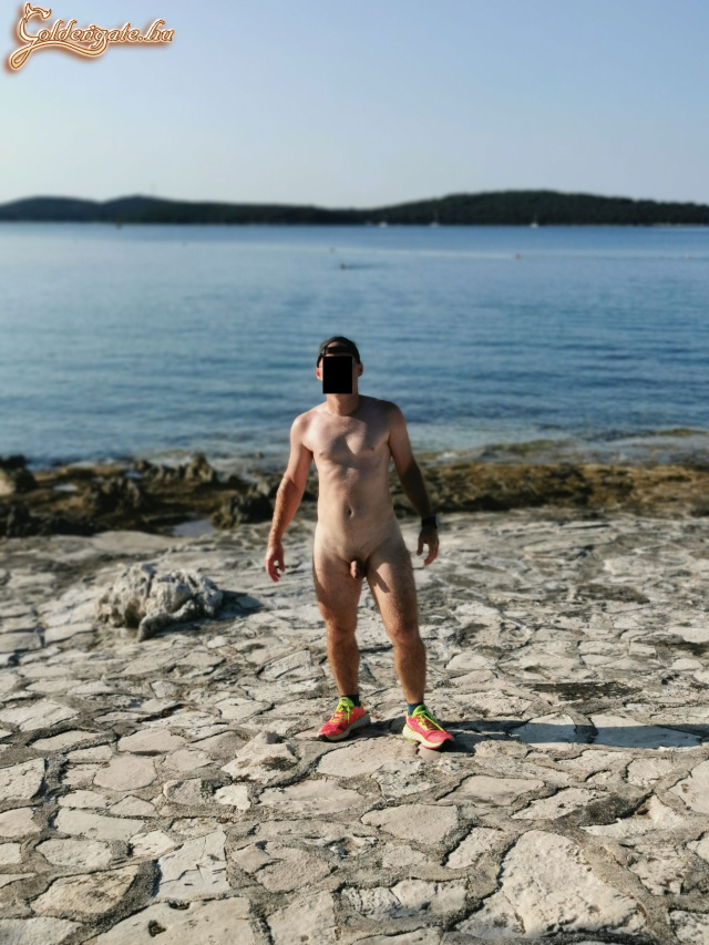 Nudista futás a naturista paradicsomban nyáron - 3. kép