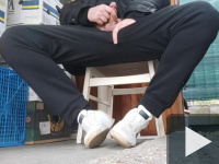 Indulás előtti farok kényeztetés tavaszi madárcsicsergéssel