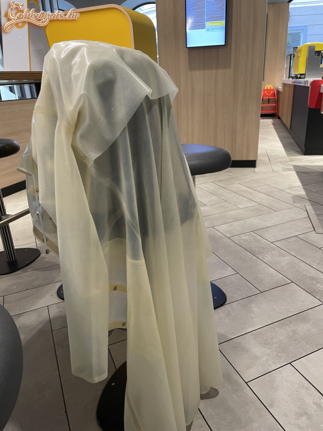 Latex nyilvános helyeken - 15. kép