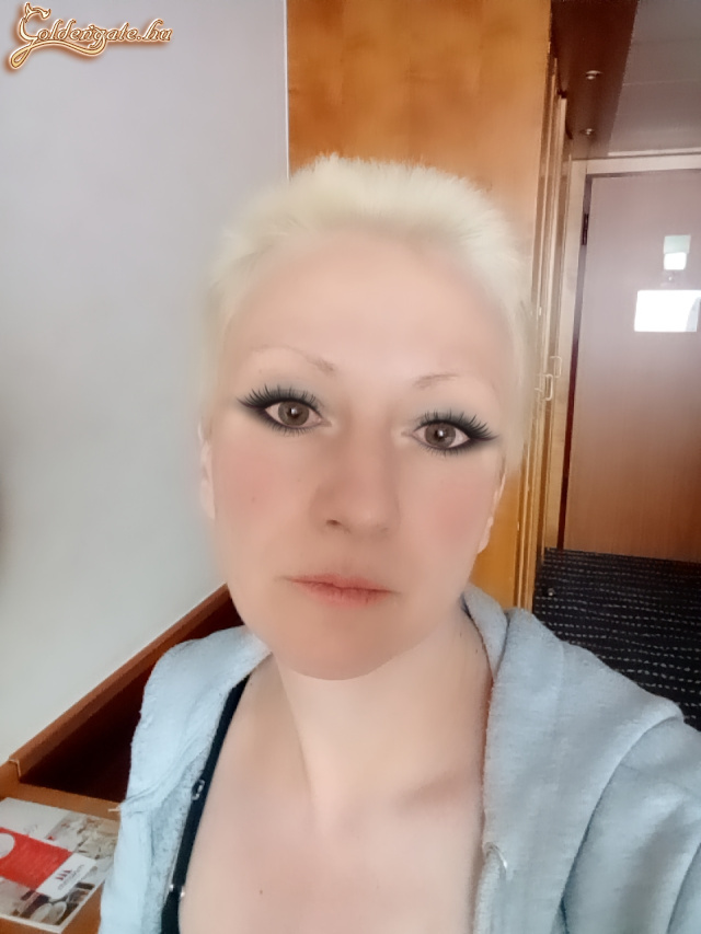 busty girl - 17. kép