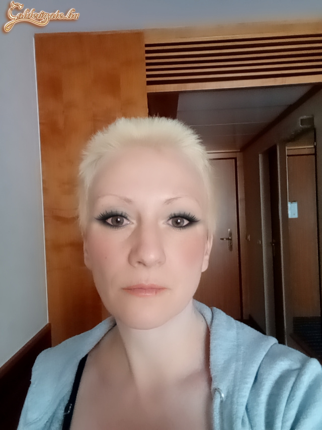 busty girl - 19. kép