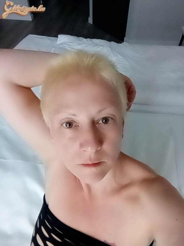 busty girl - 21. kép