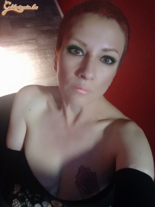 busty girl - 38. kép