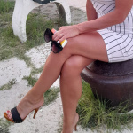 Tengerparti séta után footjob - 2. kép