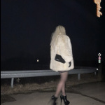 Szőke szuka akcióban - 1. kép