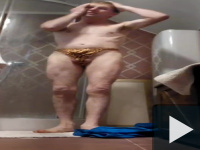 Józsika fürdik meztelen 