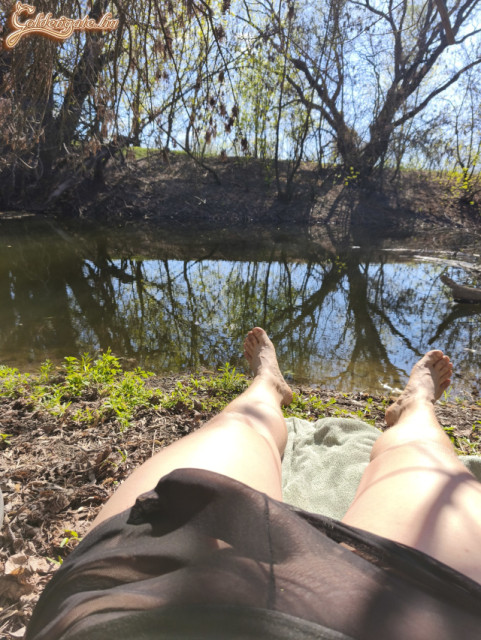 Egy kis napozás a vízparton  - 1. kép