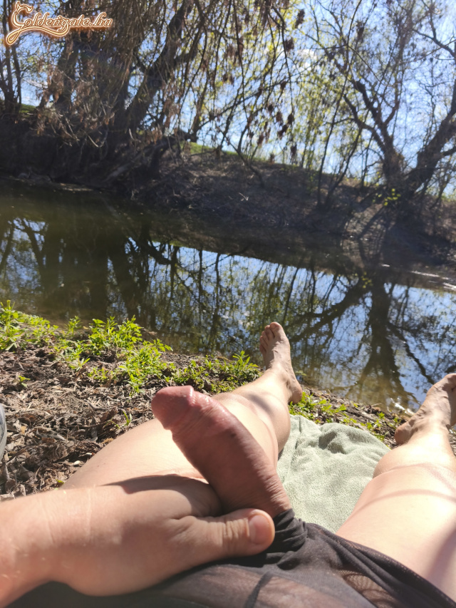 Egy kis napozás a vízparton  - 2. kép