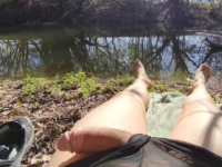 Egy kis napozás a vízparton 