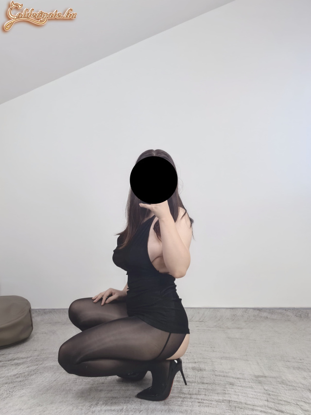 My wife with a stunning figure - 4. kép