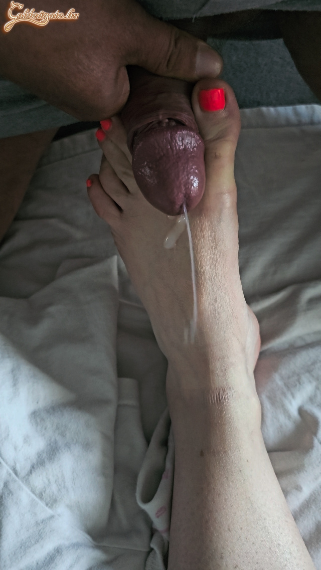 Foot cum  - 16. kép