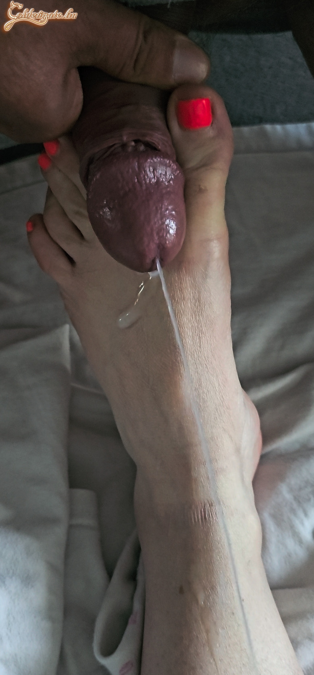 Foot cum  - 17. kép