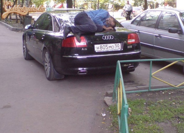 Őrzött parkoló