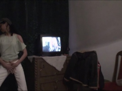 Tini Anikó fütyit kóstol