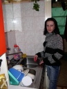 Leila mosogat... - 2. kép
